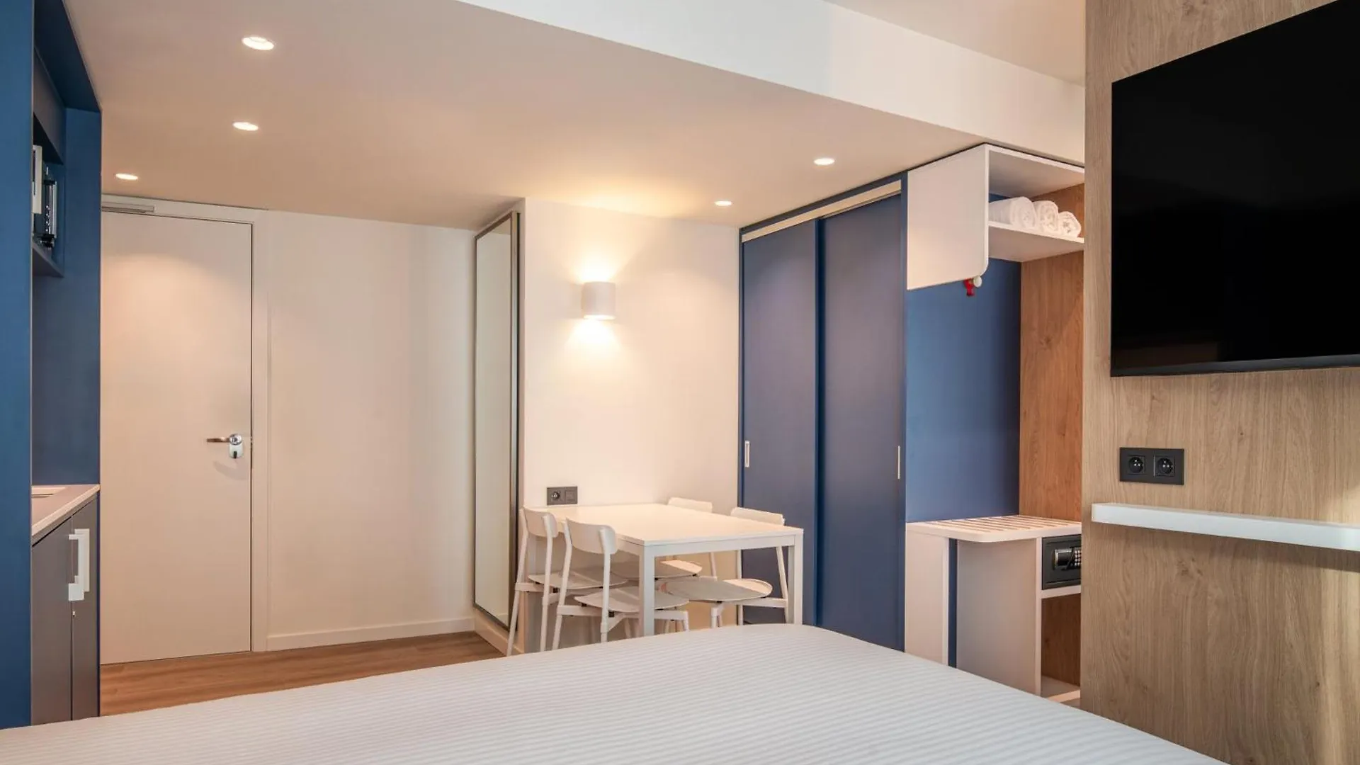 Holiday Inn Express & Suites Ghent By Ihg Hotel