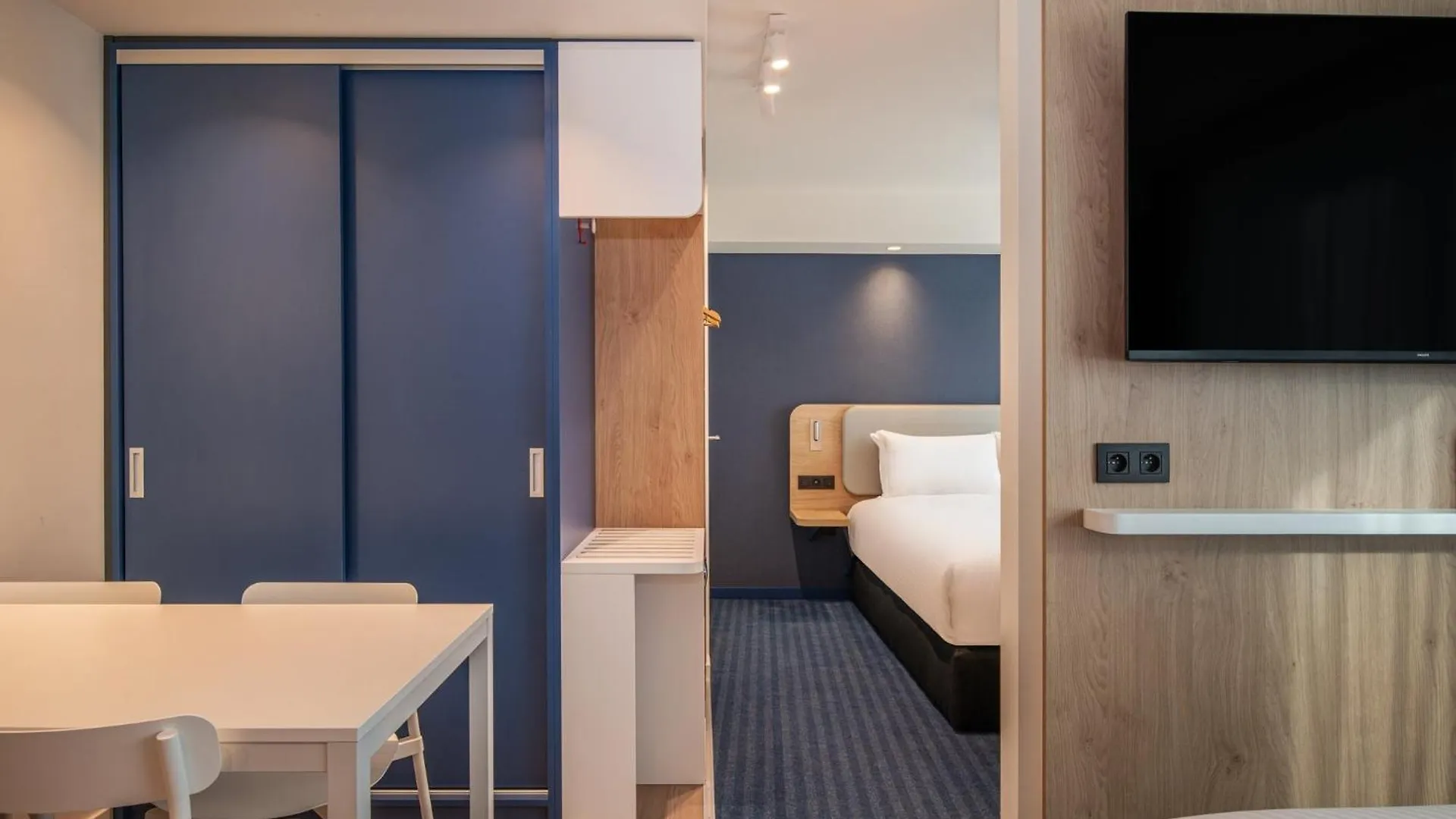 Hotel Holiday Inn Express & Suites Ghent By Ihg