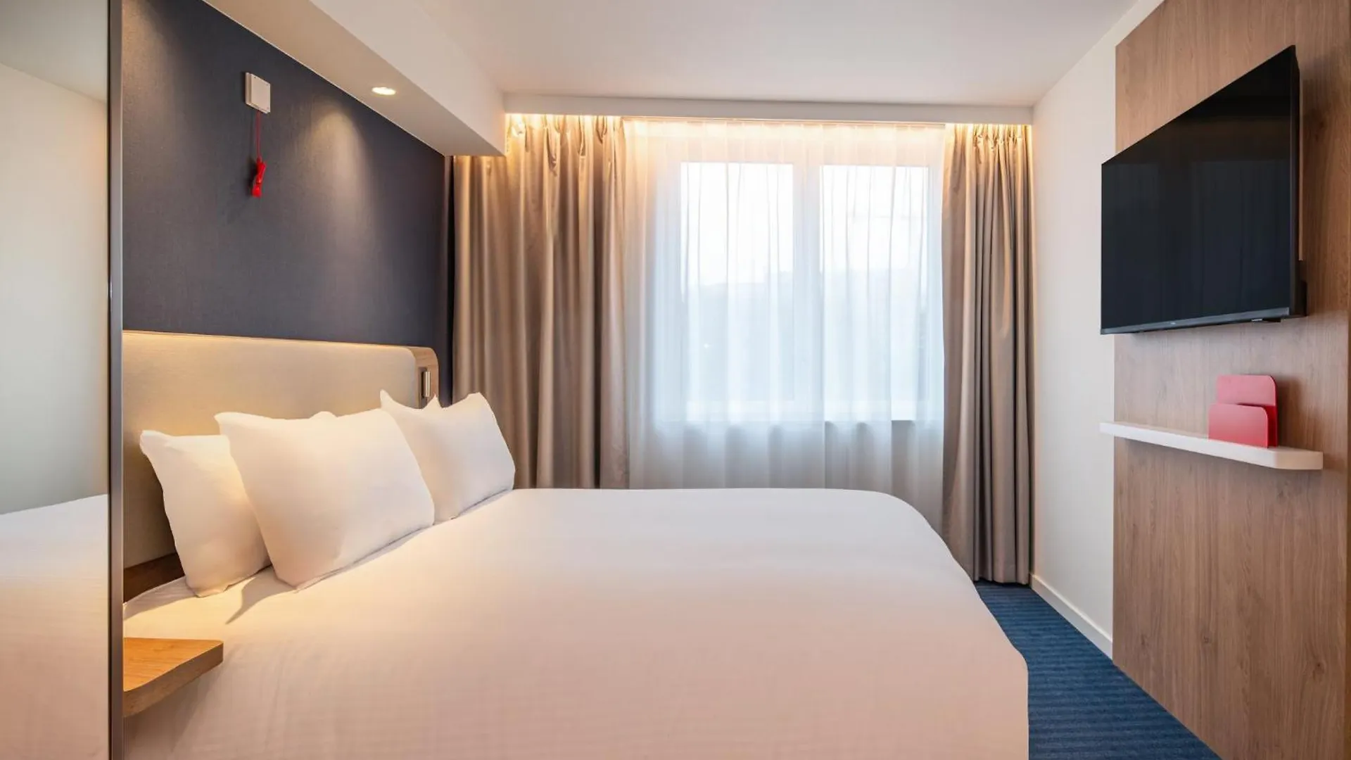 Hotel Holiday Inn Express & Suites Ghent By Ihg