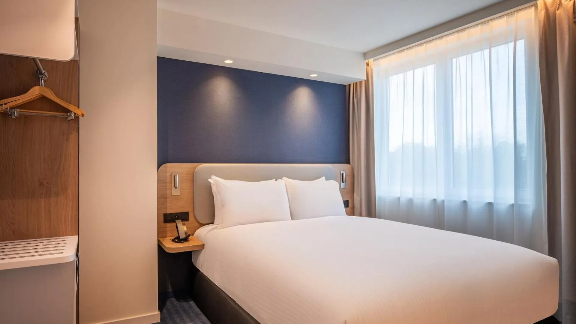 Holiday Inn Express & Suites Ghent By Ihg Hotel