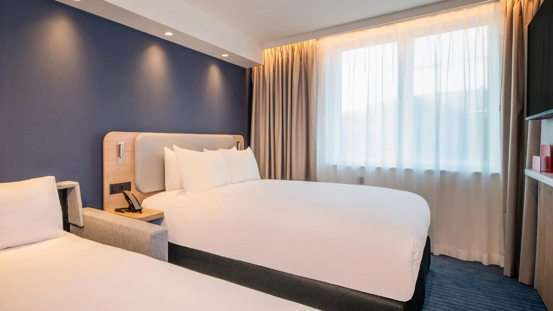 Hotel Holiday Inn Express & Suites Ghent By Ihg