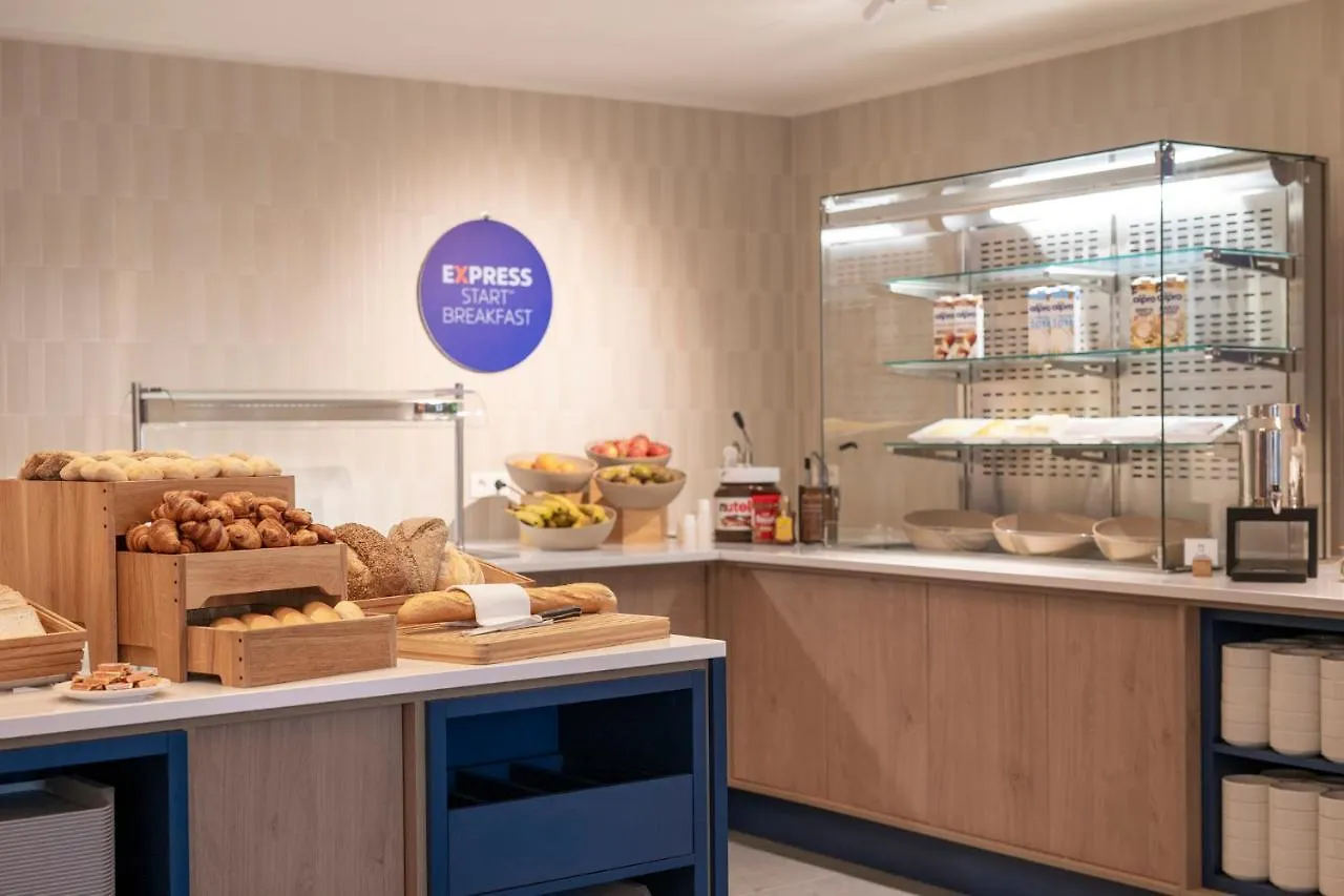 Holiday Inn Express & Suites Ghent By Ihg 3*,  Belgia