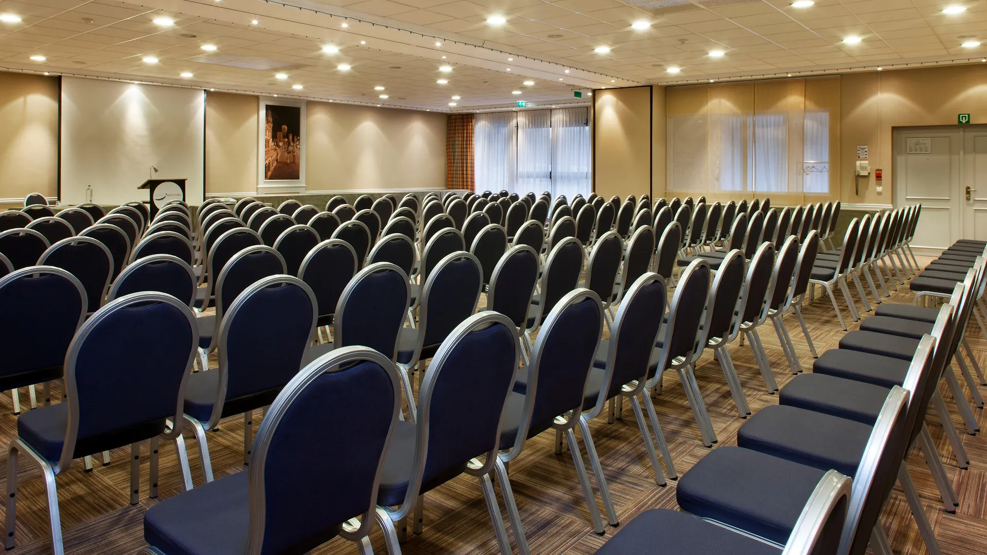 Holiday Inn Express & Suites Ghent By Ihg 3*,