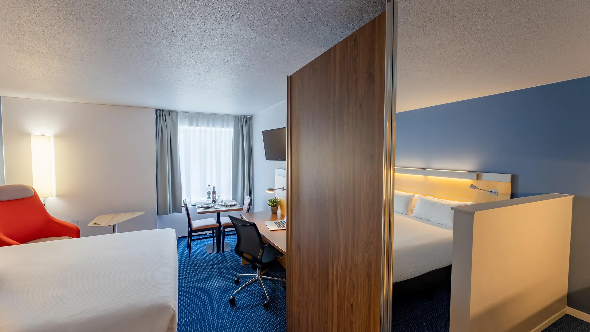*** Hotel Holiday Inn Express & Suites Ghent By Ihg Belgien