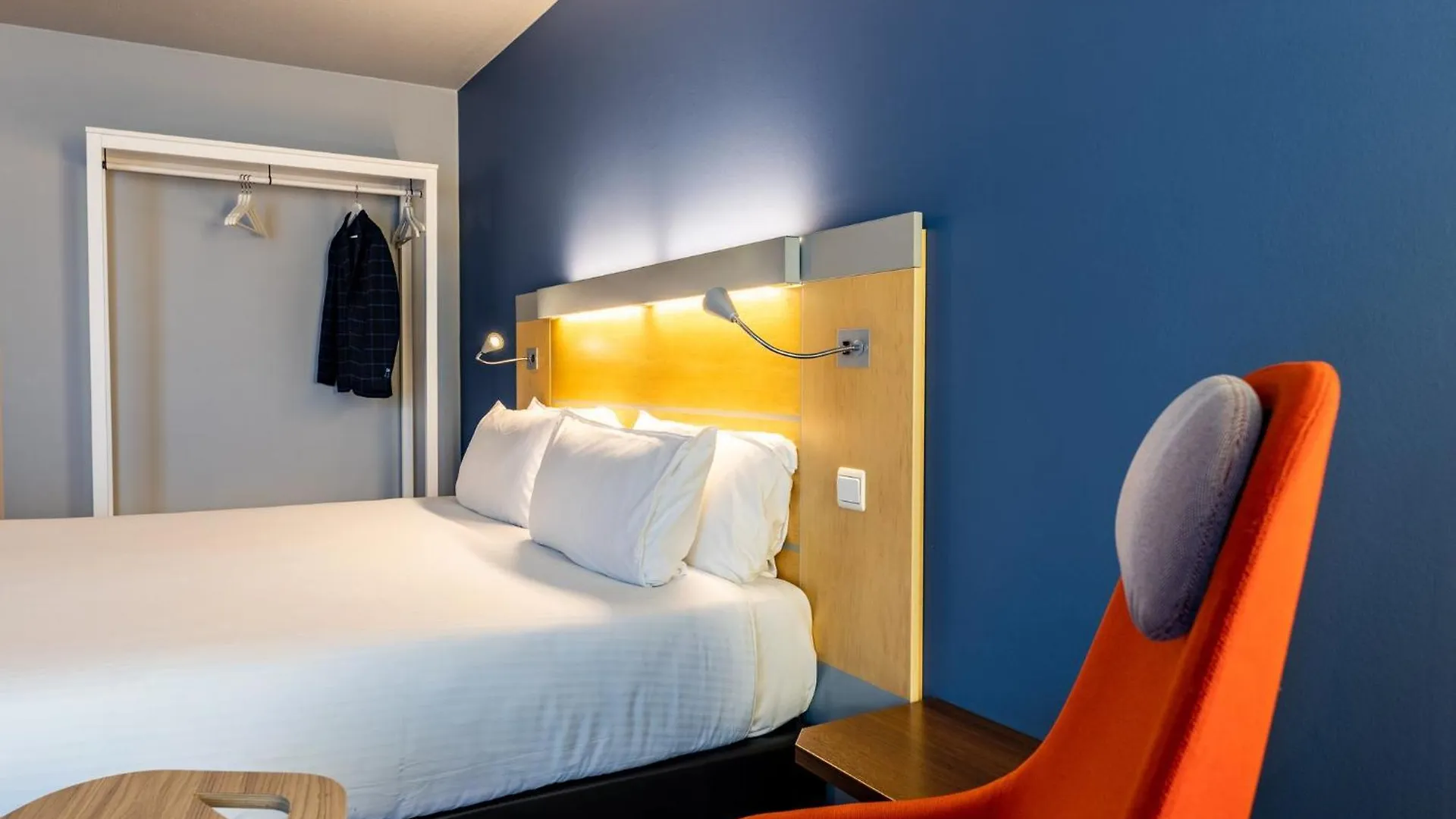 Holiday Inn Express & Suites Ghent, An Ihg Hotel