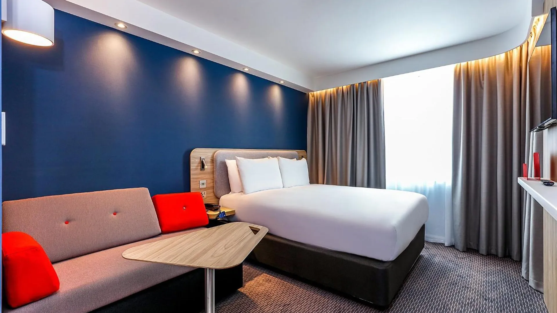 Holiday Inn Express & Suites Ghent, An Ihg Hotel