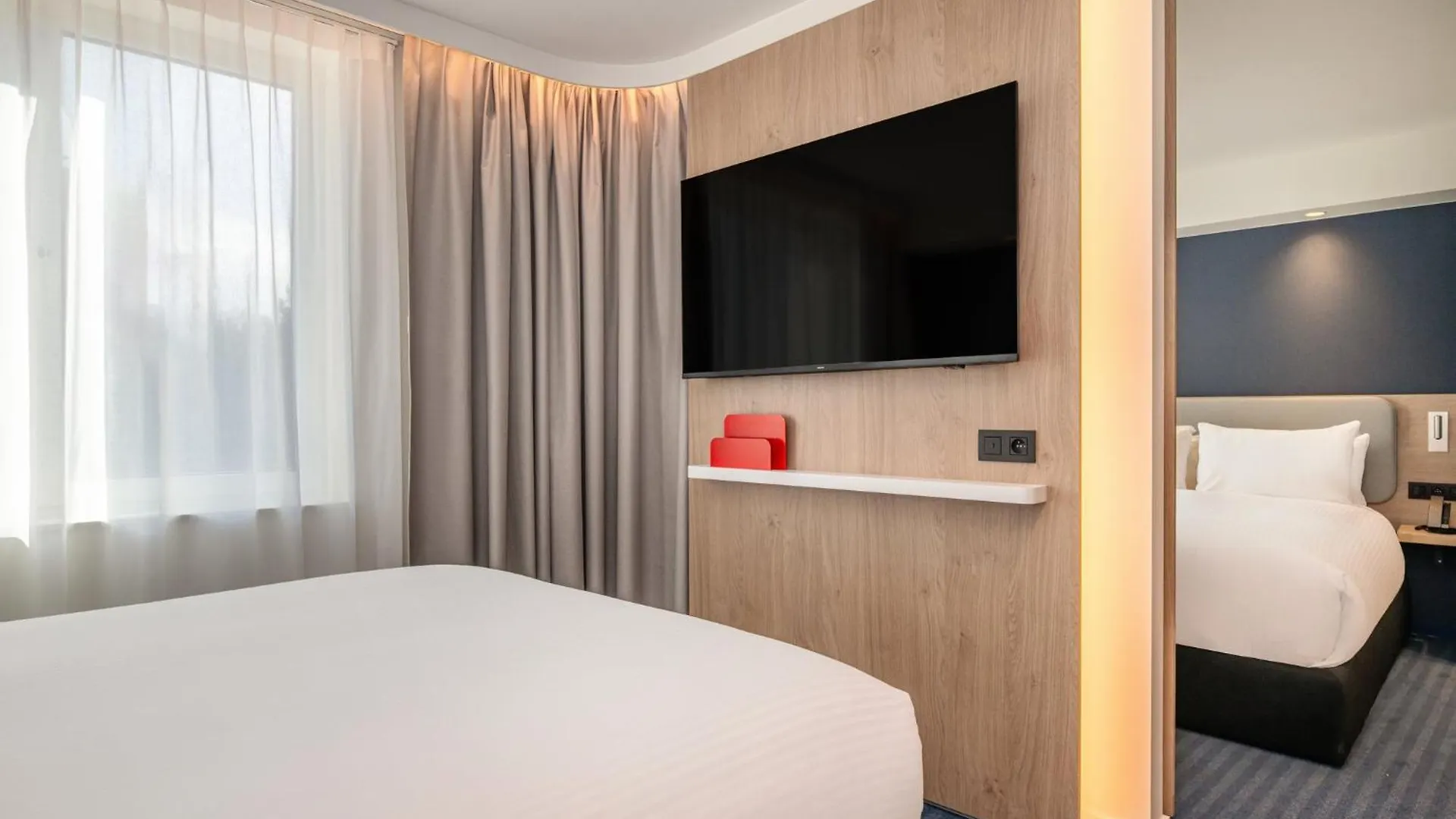 Holiday Inn Express & Suites Ghent By Ihg 3*,  Belgien