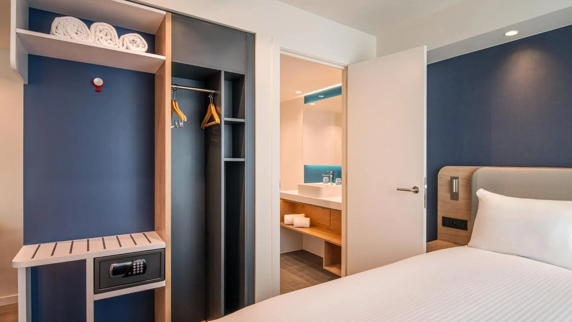 *** Hotel Holiday Inn Express & Suites Ghent By Ihg Belgien