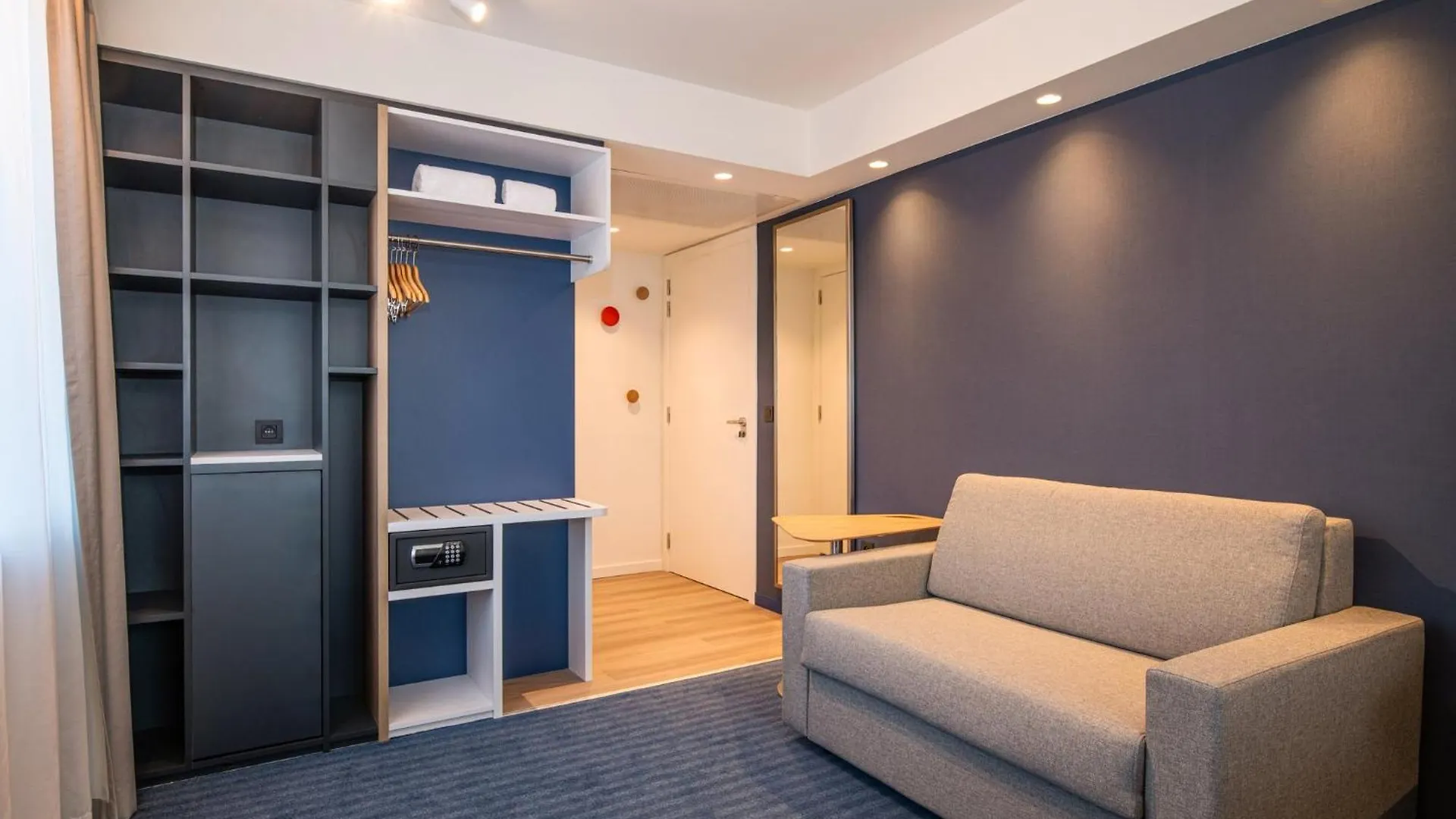 Holiday Inn Express & Suites Ghent By Ihg 3*,  Βέλγιο